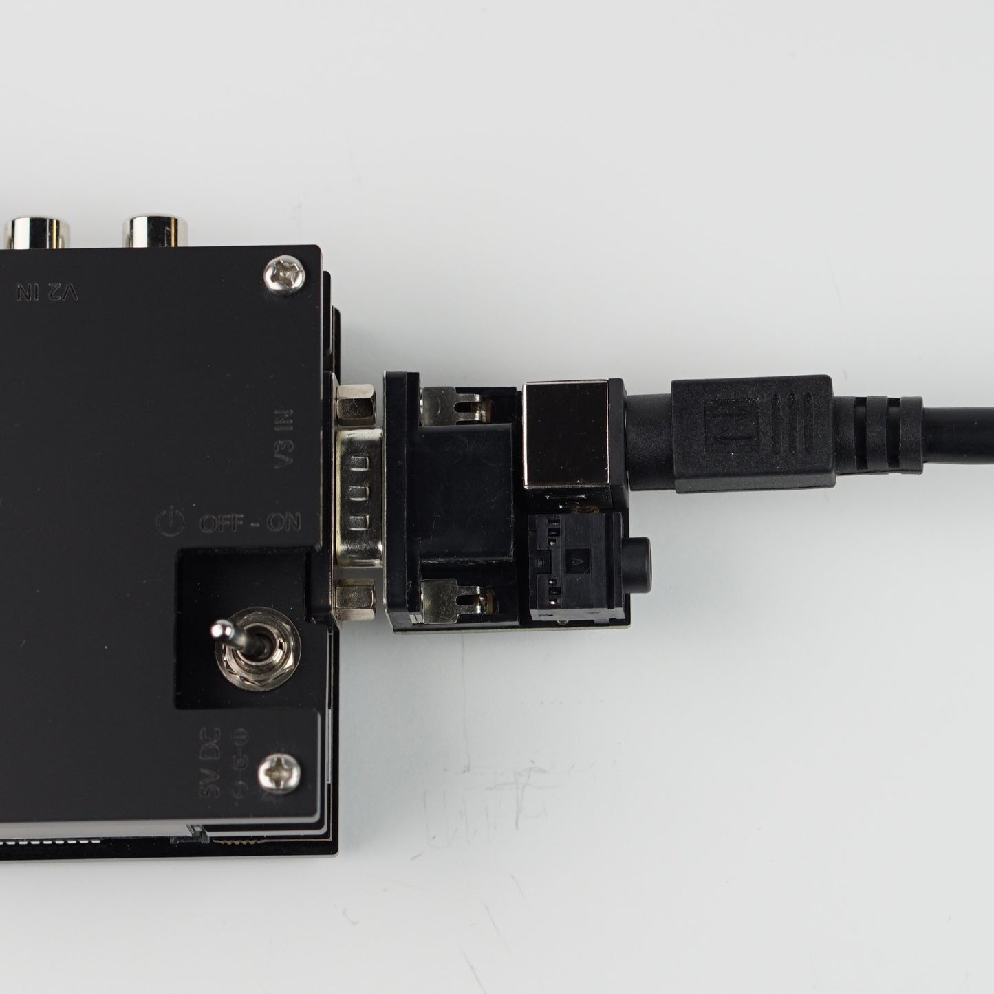 8 pin mini-DIN to HD-15 adapter